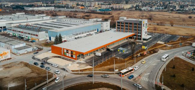 Moderné nákupné centrum OC Krížík